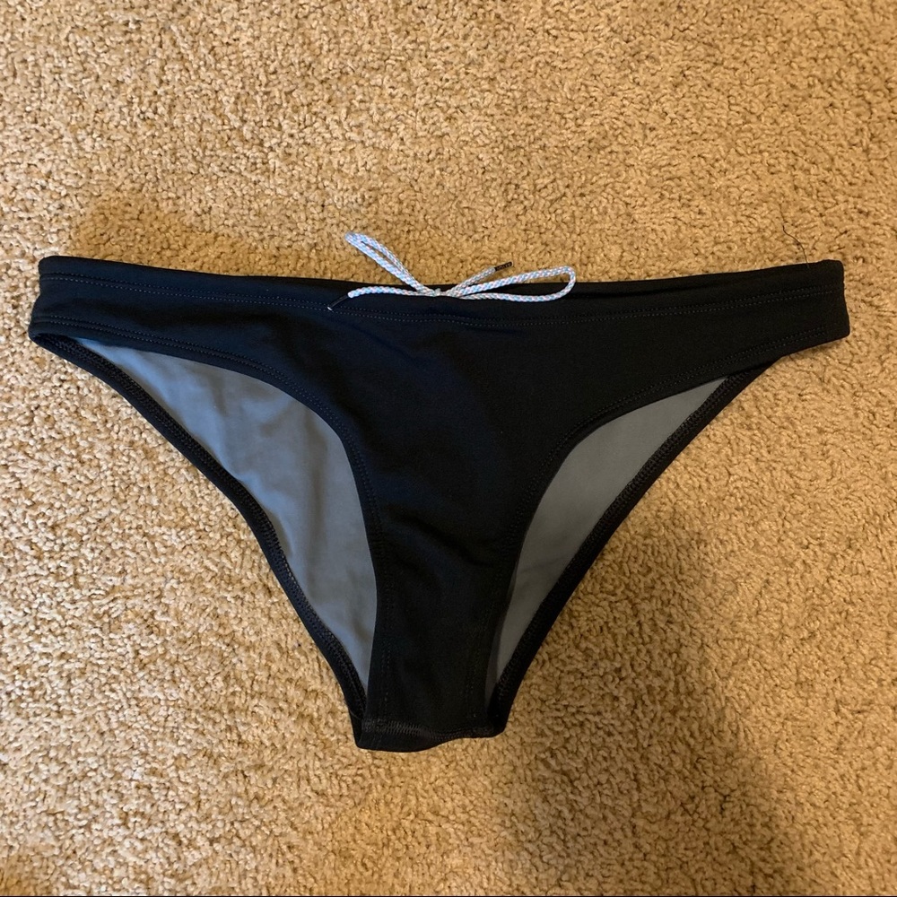 Jolyn Andy bottoms size large